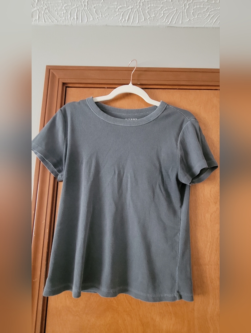 Old Navy Ribbed Crewneck Tee in Slate Gray